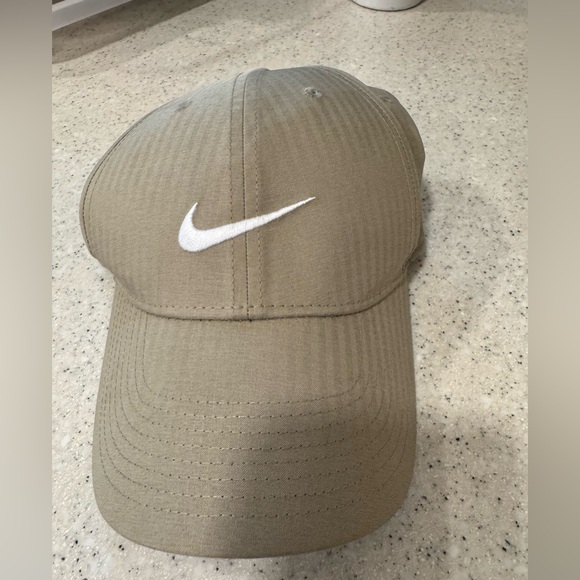 Nike Tan and White Classic Hat - Picture 5 of 10
